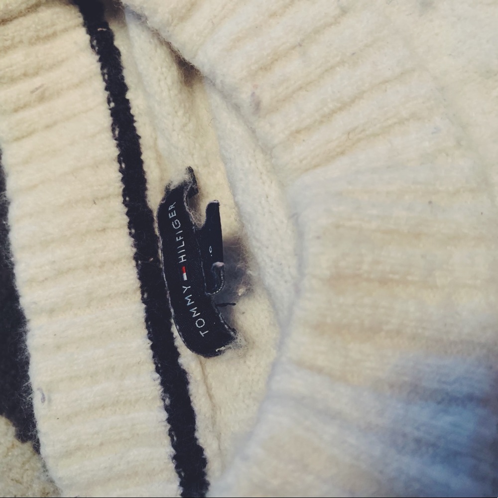 Tommy Hilfiger white sweater - Picture 2 of 4